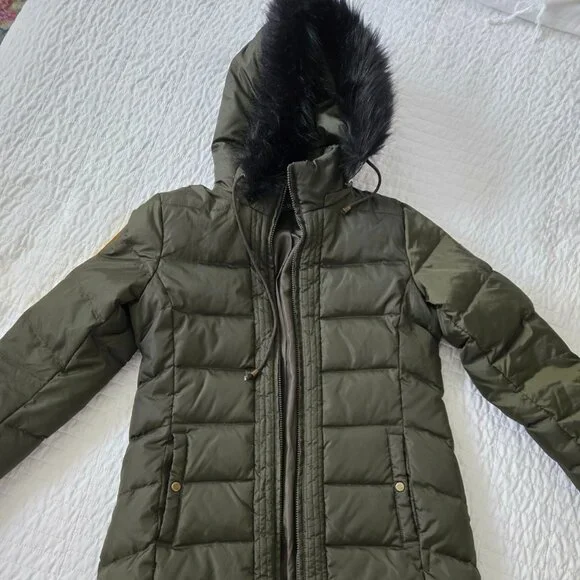 Lauren Ralph Lauren Women's Down Puffer Coat - Size Medium fits like a Small - Picture 2 of 9